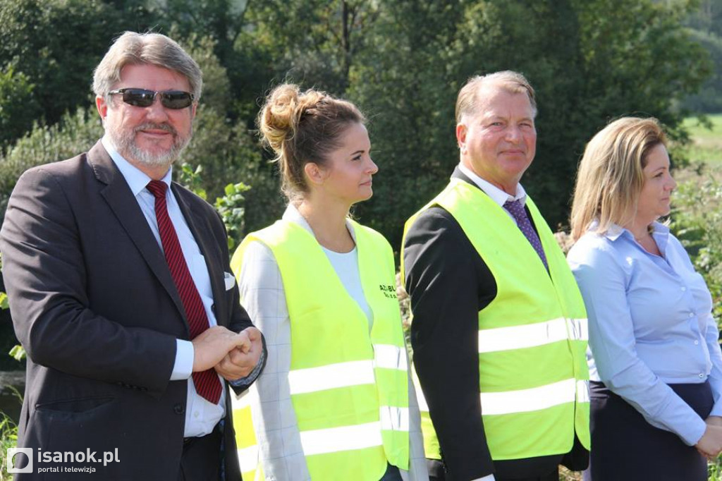 Symboliczne wbicie łopaty - będzie most w Morocho (ZDJĘCIA)