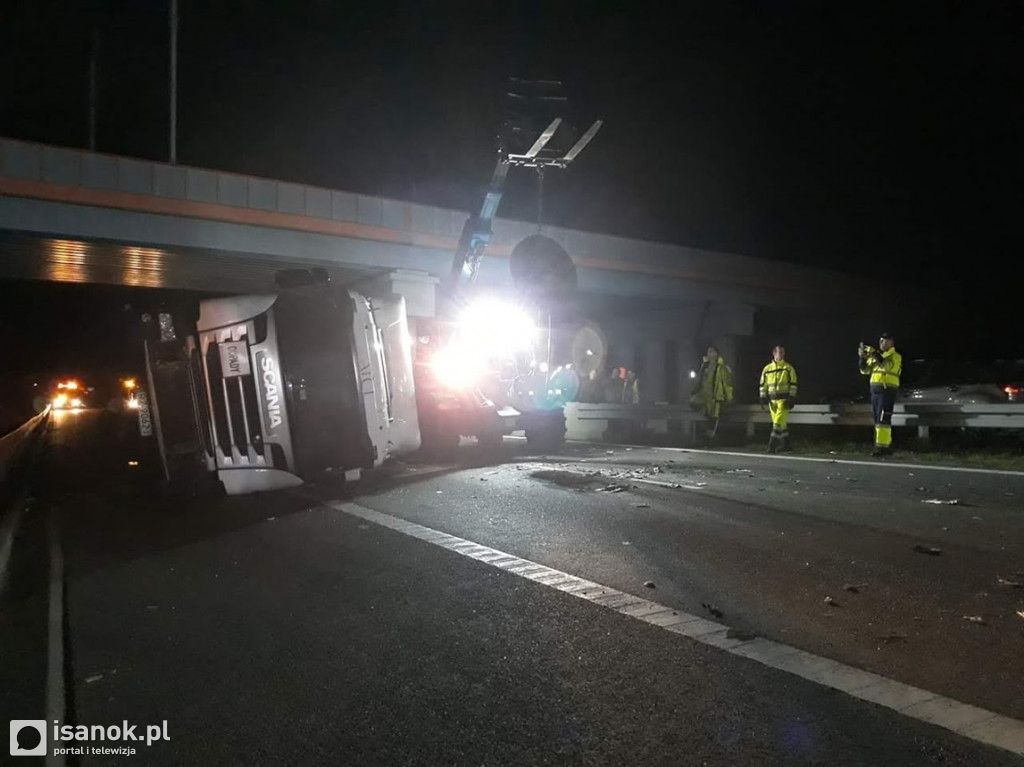 Na S19 wywróciła się ciężarówka