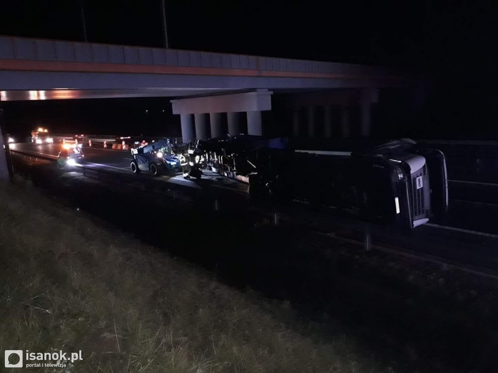 Na S19 wywróciła się ciężarówka