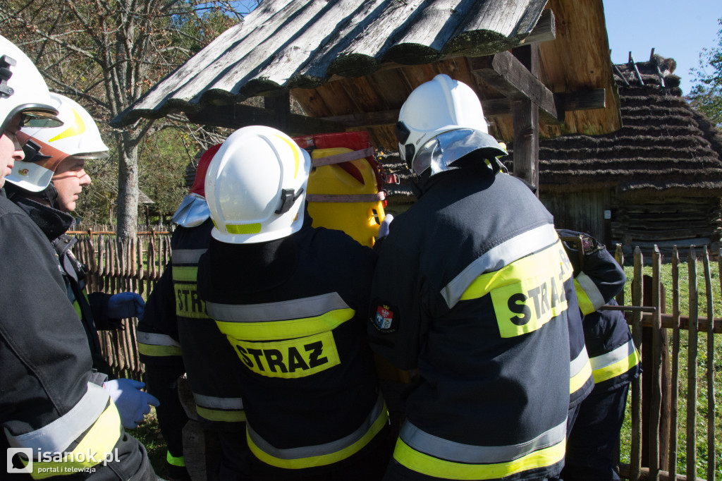 Ćwiczenia ratownicze w skansenie
