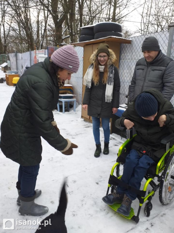 Studenci pracy socjalnej wspierają zwierzaki ze schroniska