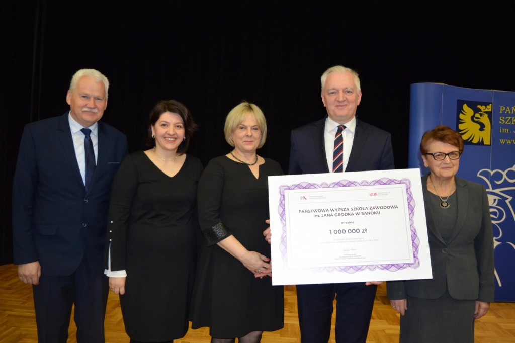 Wicepremier Gowin przywiózł milion złotych dla sanockiej PWSZ