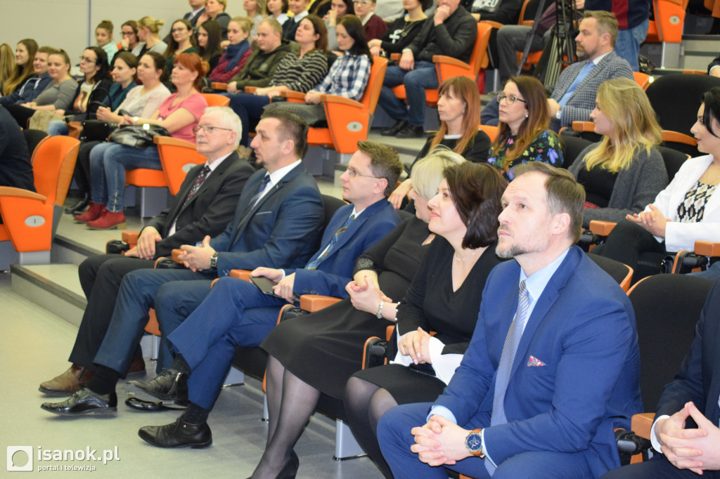 Wicepremier Gowin przywiózł milion złotych dla sanockiej PWSZ
