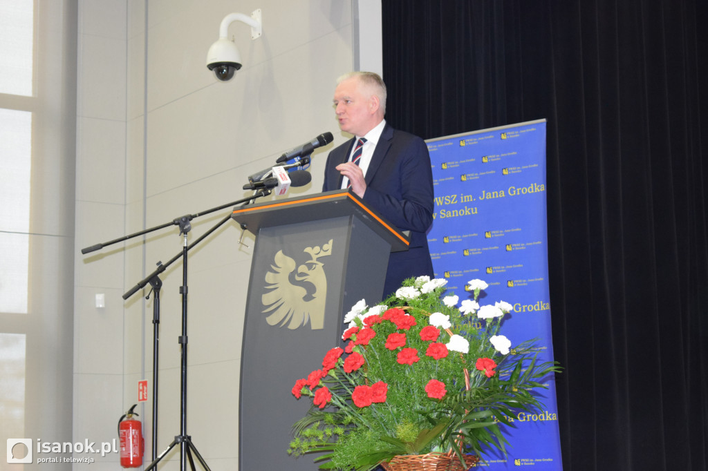 Wicepremier Gowin przywiózł milion złotych dla sanockiej PWSZ