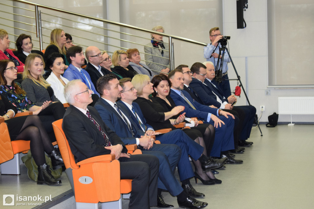 Wicepremier Gowin przywiózł milion złotych dla sanockiej PWSZ