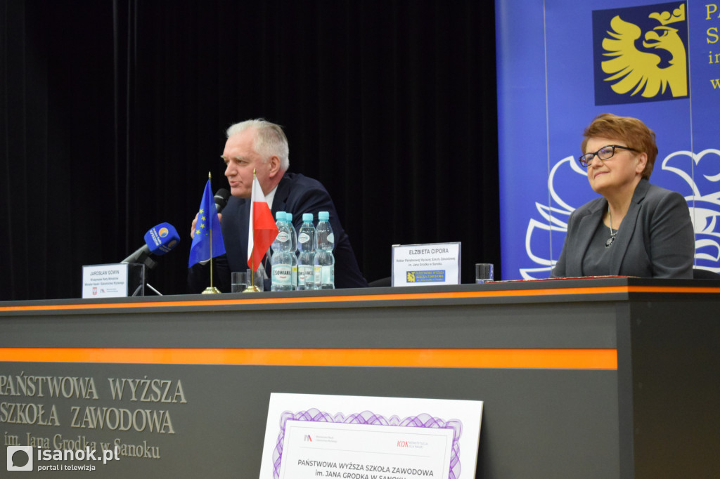 Wicepremier Gowin przywiózł milion złotych dla sanockiej PWSZ