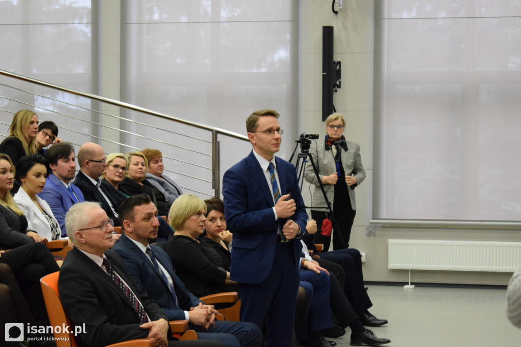 Wicepremier Gowin przywiózł milion złotych dla sanockiej PWSZ