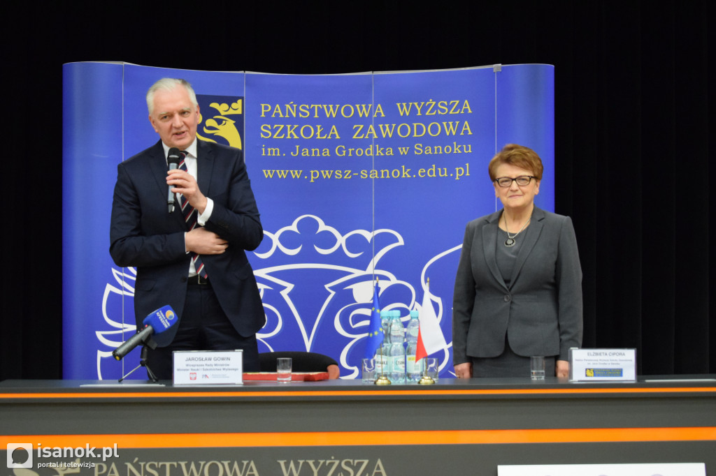 Wicepremier Gowin przywiózł milion złotych dla sanockiej PWSZ