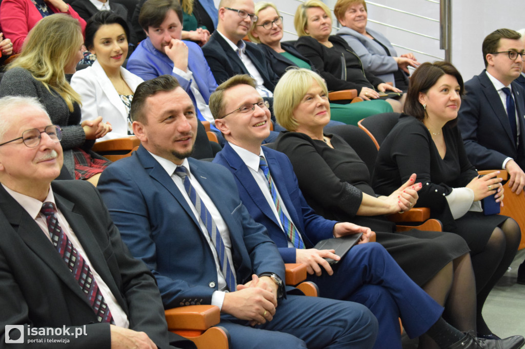 Wicepremier Gowin przywiózł milion złotych dla sanockiej PWSZ