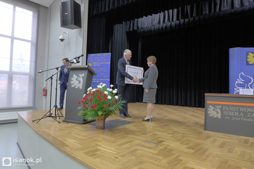 Wicepremier Gowin przywiózł milion złotych dla sanockiej PWSZ