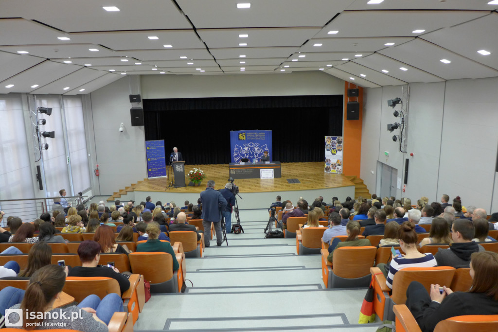Wicepremier Gowin przywiózł milion złotych dla sanockiej PWSZ