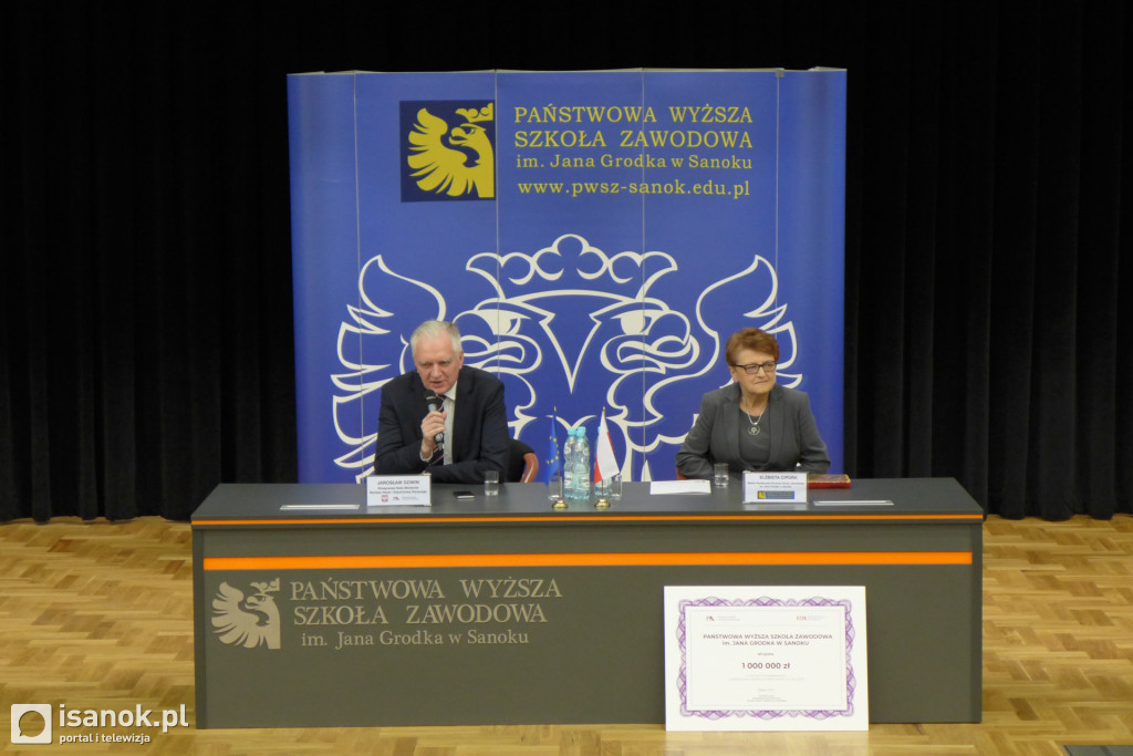 Wicepremier Gowin przywiózł milion złotych dla sanockiej PWSZ