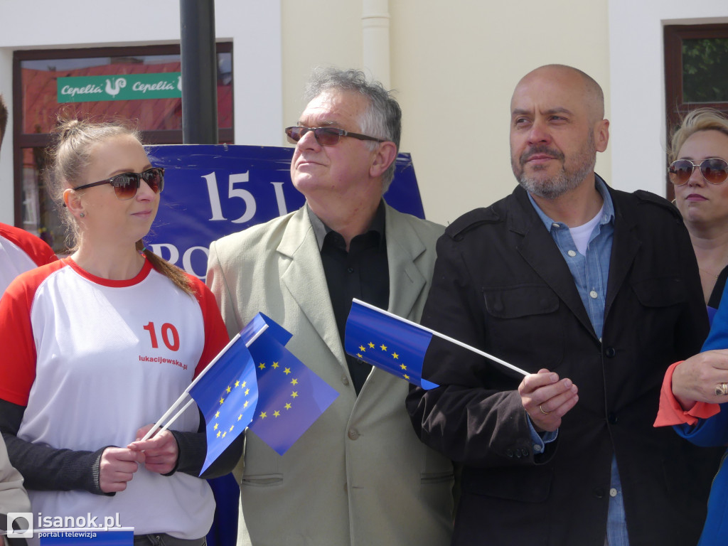 Tort na rynku na 15-lecie wstąpienie Polski do Unii Europejskiej