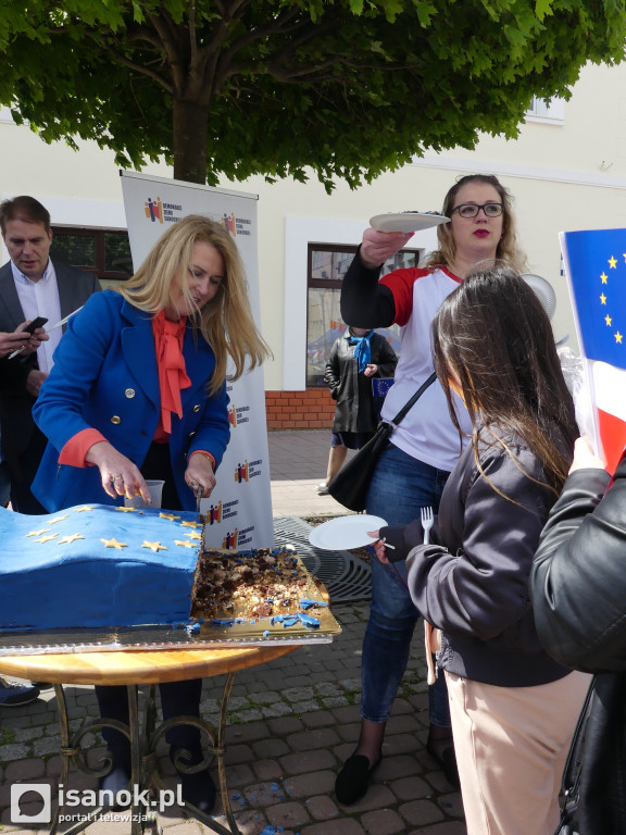 Tort na rynku na 15-lecie wstąpienie Polski do Unii Europejskiej