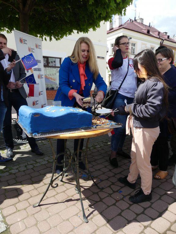 Tort na rynku na 15-lecie wstąpienie Polski do Unii Europejskiej