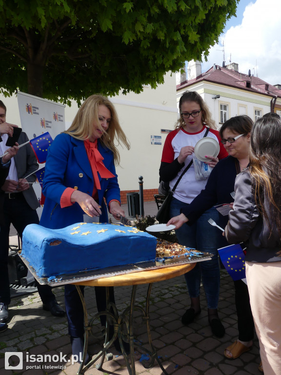 Tort na rynku na 15-lecie wstąpienie Polski do Unii Europejskiej