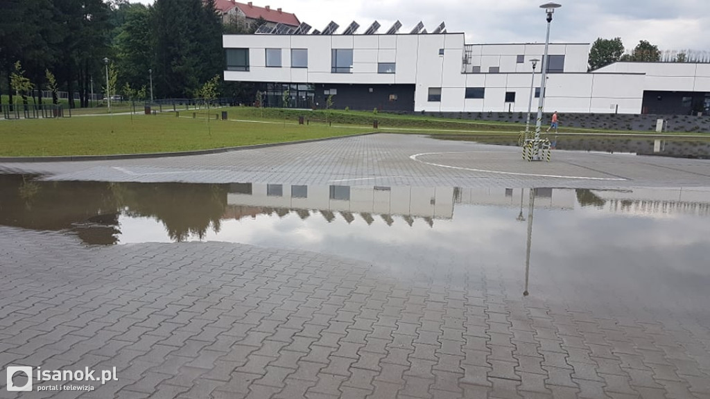 Ulewa podtopiła MOSiR i CRiS