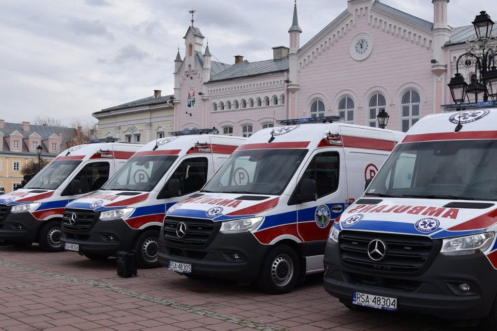 Nowe ambulanse dla Bieszczadzkiego Pogotowia Ratunkowego