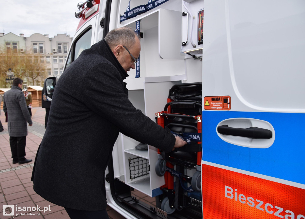 Nowe ambulanse dla Bieszczadzkiego Pogotowia Ratunkowego
