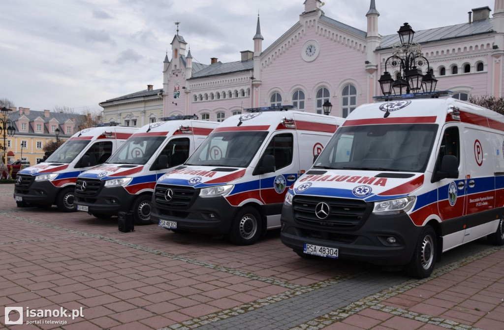 Nowe ambulanse dla Bieszczadzkiego Pogotowia Ratunkowego
