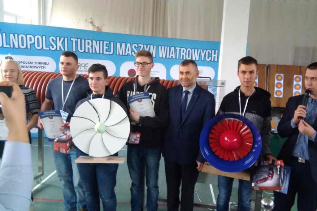 Sukces Zespołu Szkół nr 2 w Turnieju Maszyn Wiatrowych