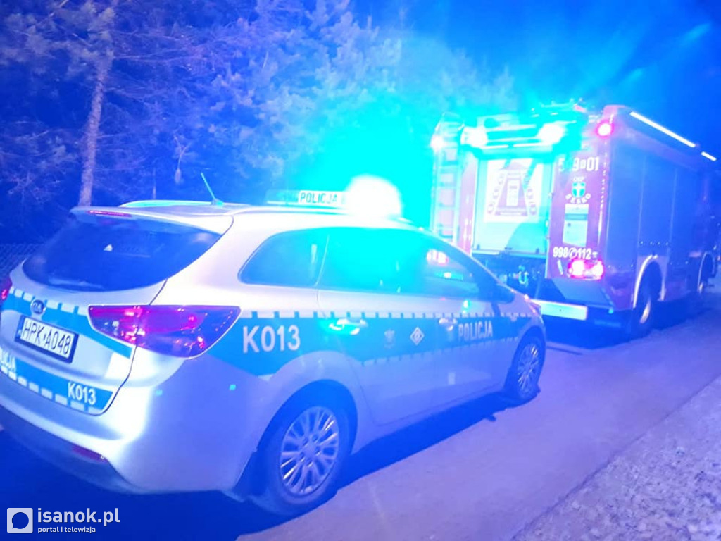 Wjechał samochodem pod pędzący pociąg. Kierowca zabrany do szpitala