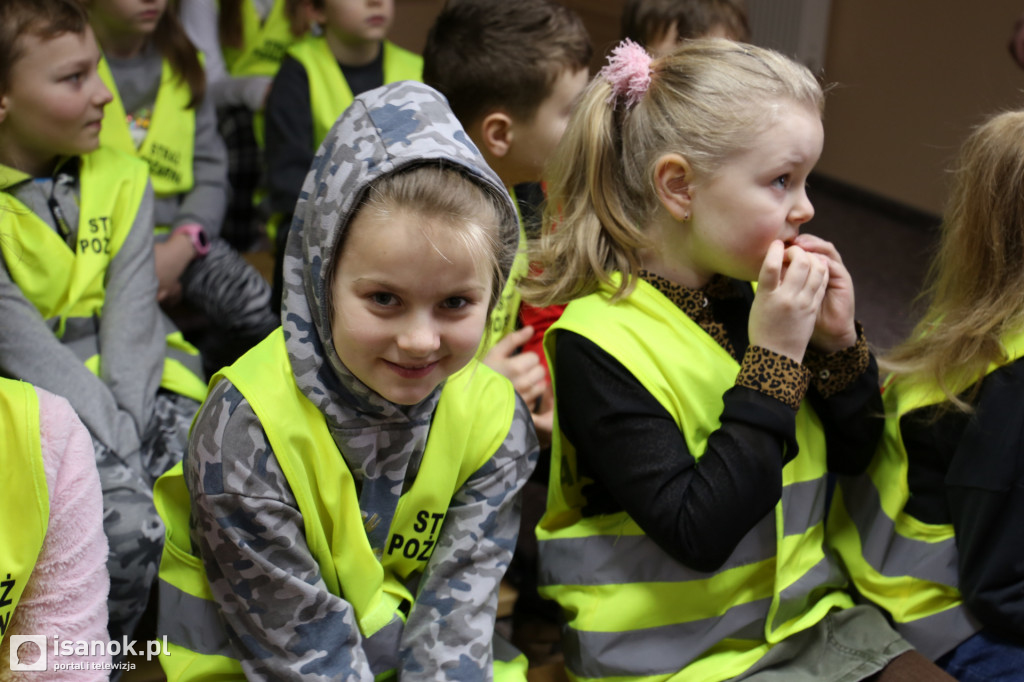 Mali żacy z wizytą w straży pożarnej [FOTO]