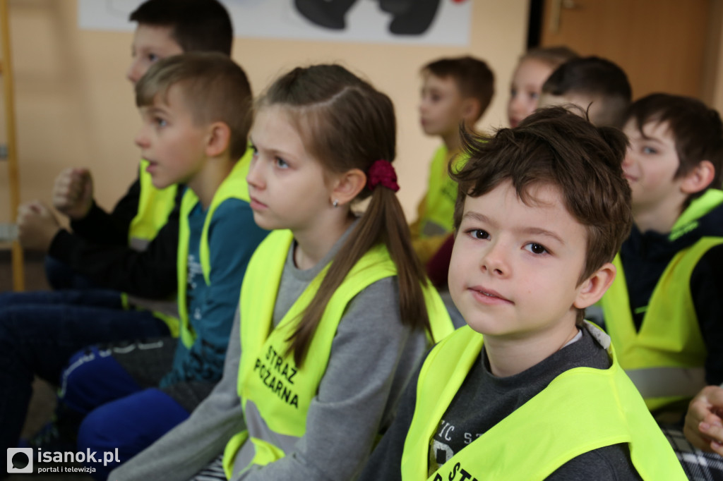 Mali żacy z wizytą w straży pożarnej [FOTO]