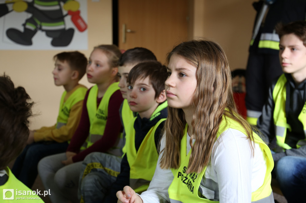 Mali żacy z wizytą w straży pożarnej [FOTO]