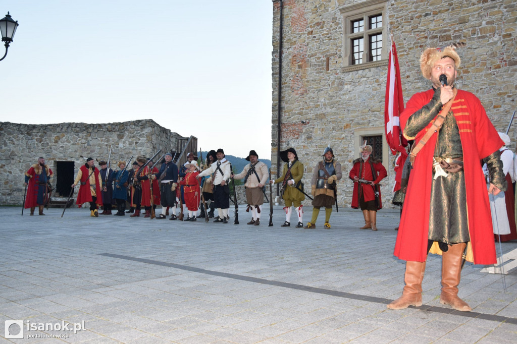 Inscenizacja historyczna na dziedzińcu sanockiego zamku