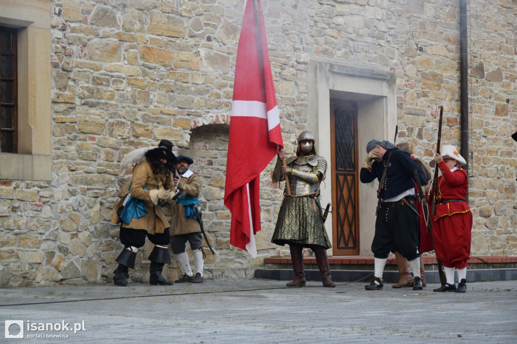 Inscenizacja historyczna na dziedzińcu sanockiego zamku
