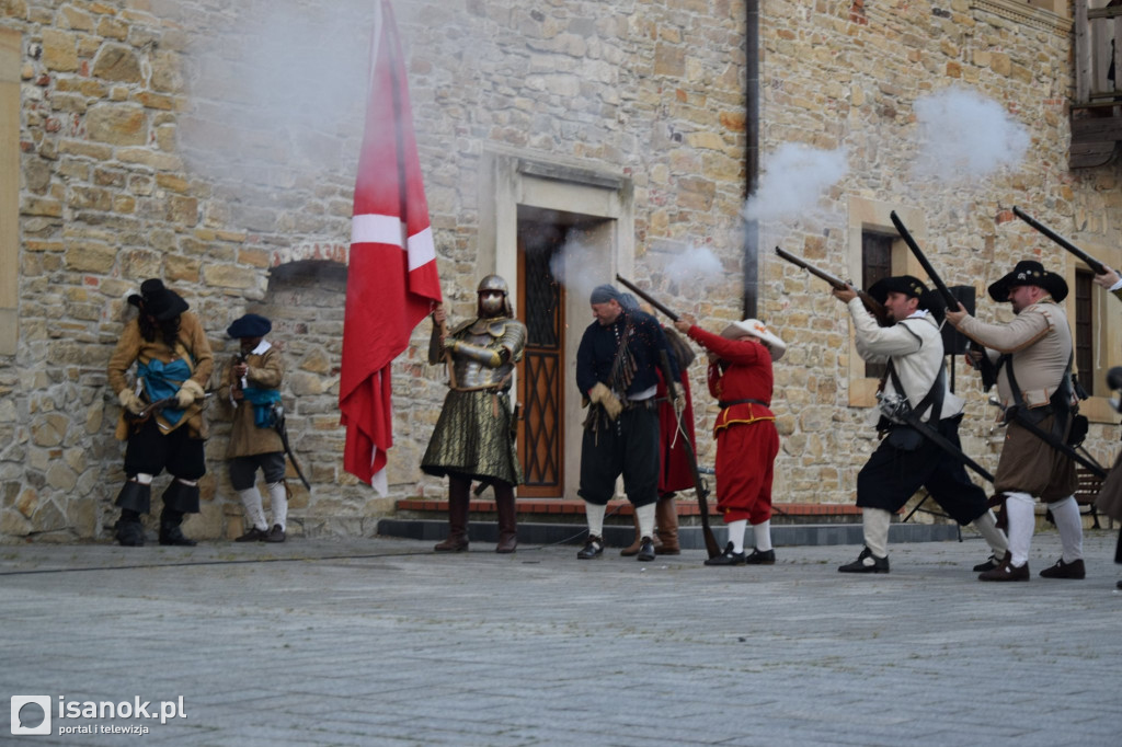 Inscenizacja historyczna na dziedzińcu sanockiego zamku