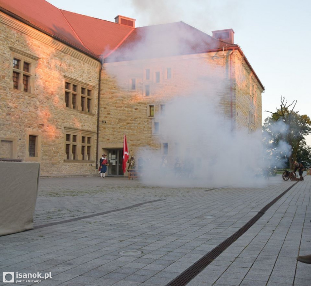 Inscenizacja historyczna na dziedzińcu sanockiego zamku