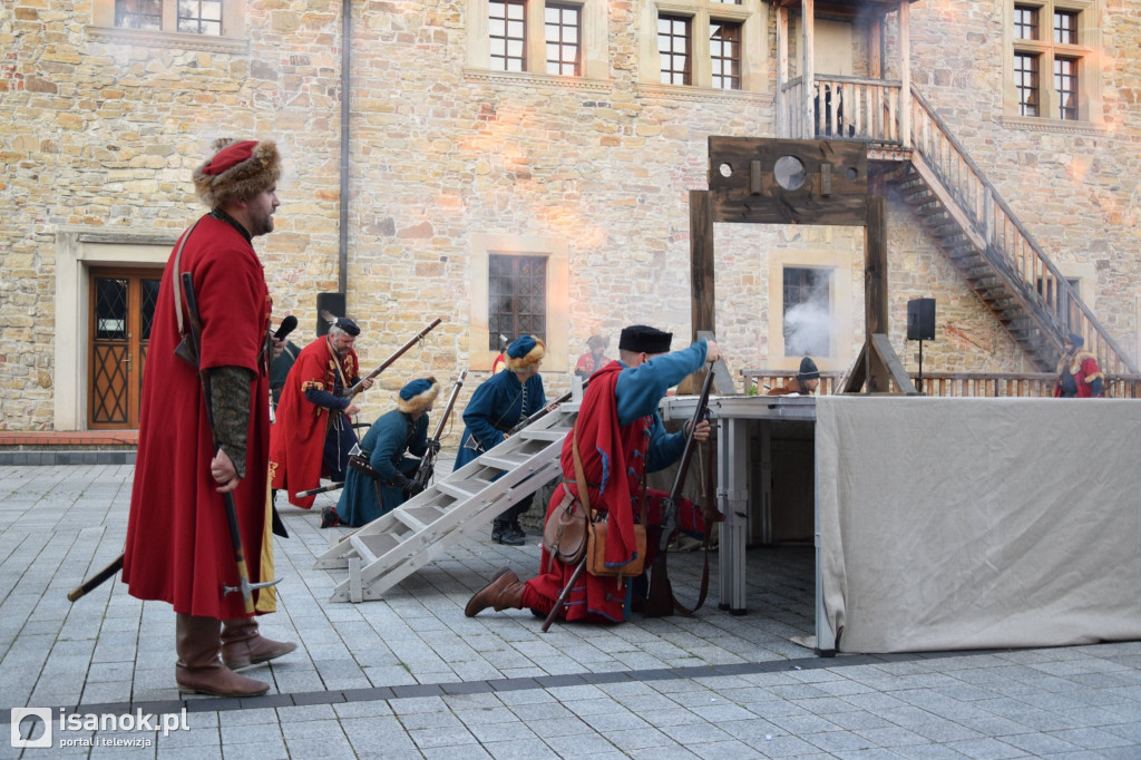 Inscenizacja historyczna na dziedzińcu sanockiego zamku
