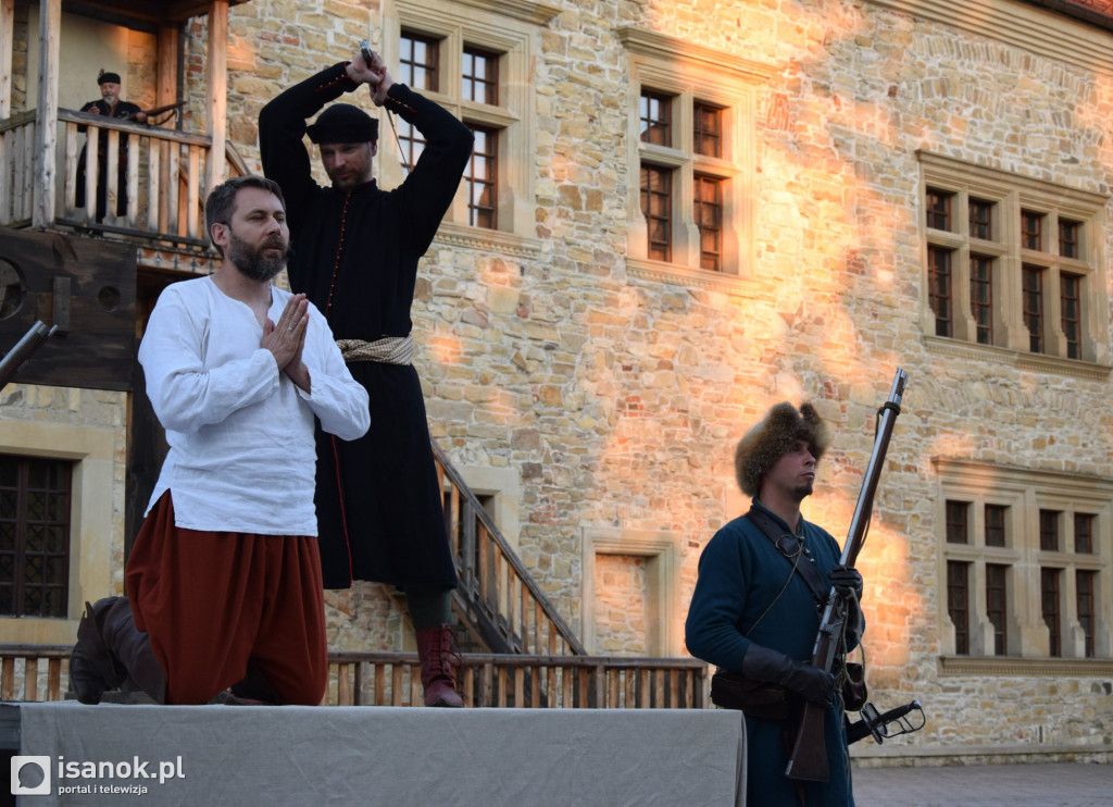 Inscenizacja historyczna na dziedzińcu sanockiego zamku