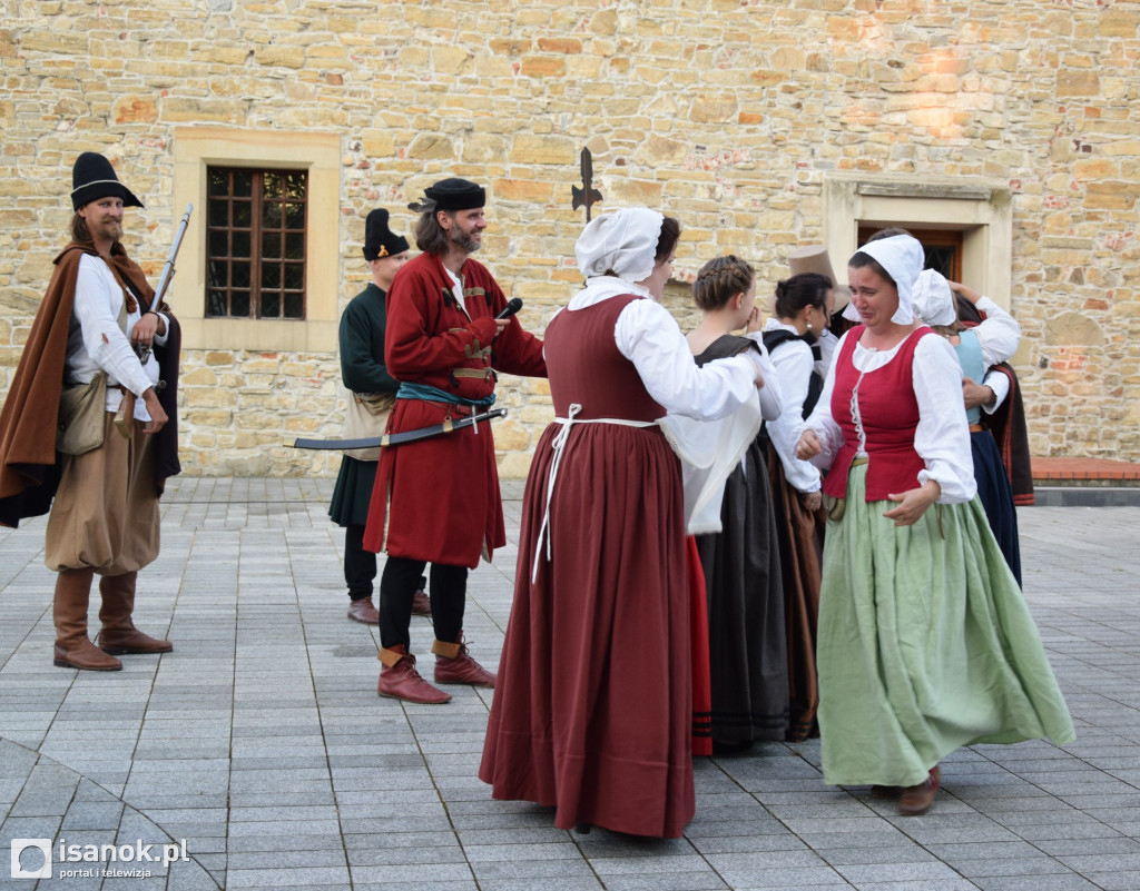 Inscenizacja historyczna na dziedzińcu sanockiego zamku