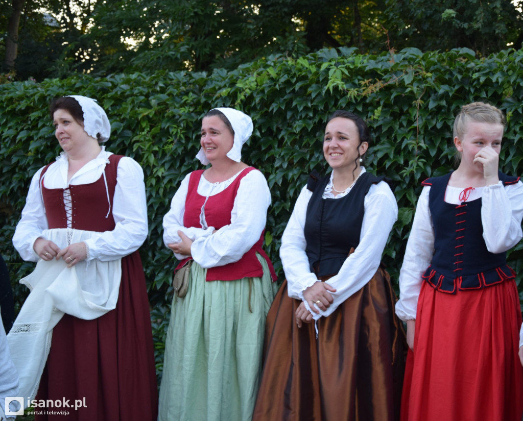 Inscenizacja historyczna na dziedzińcu sanockiego zamku