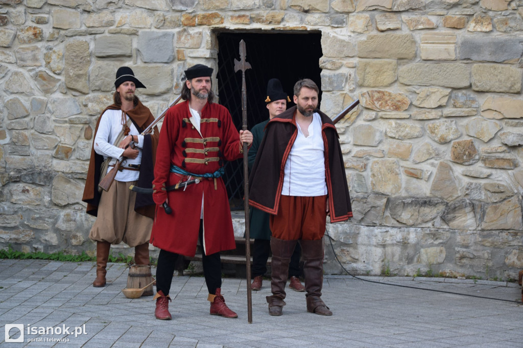 Inscenizacja historyczna na dziedzińcu sanockiego zamku