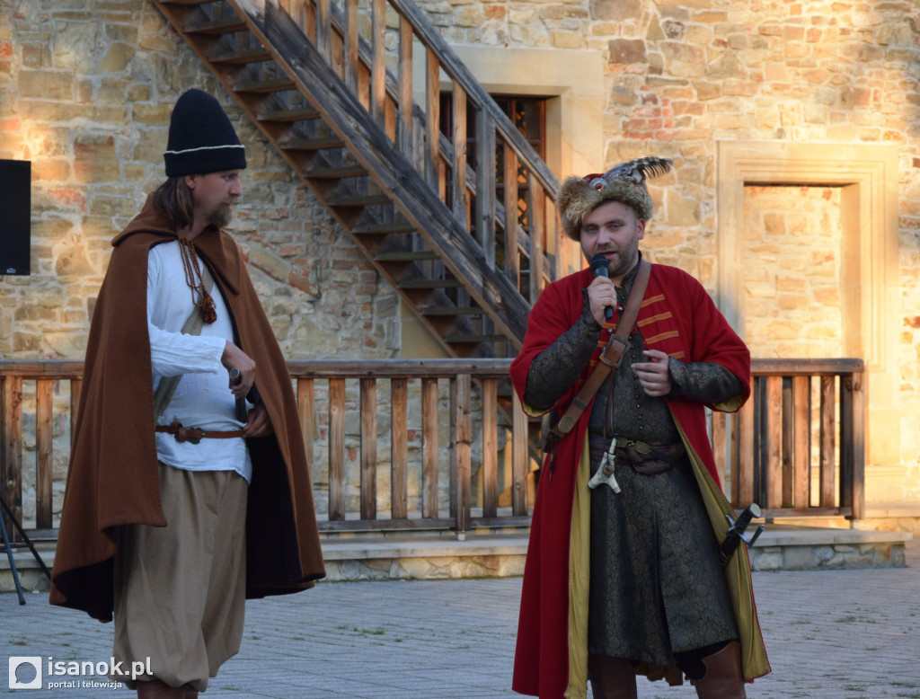 Inscenizacja historyczna na dziedzińcu sanockiego zamku