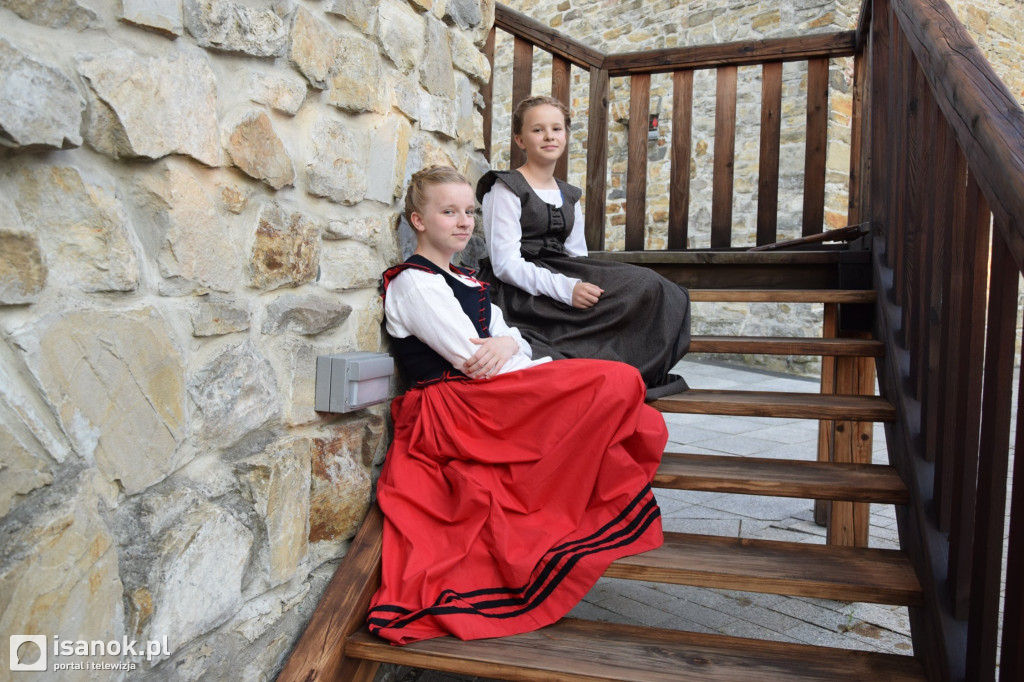 Inscenizacja historyczna na dziedzińcu sanockiego zamku