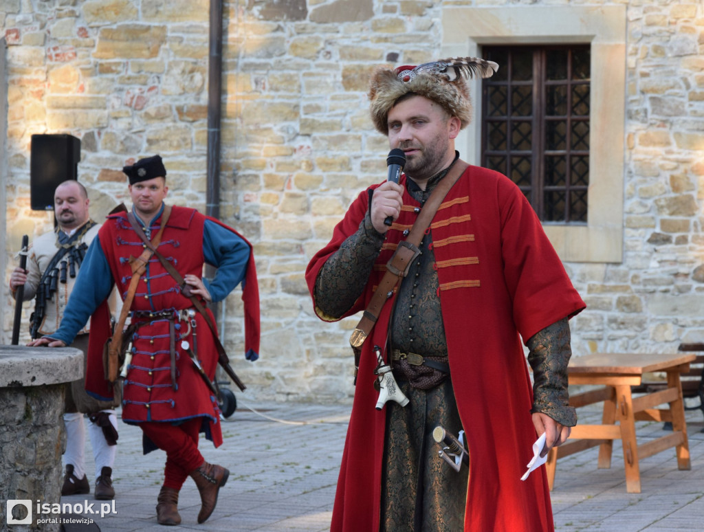 Inscenizacja historyczna na dziedzińcu sanockiego zamku