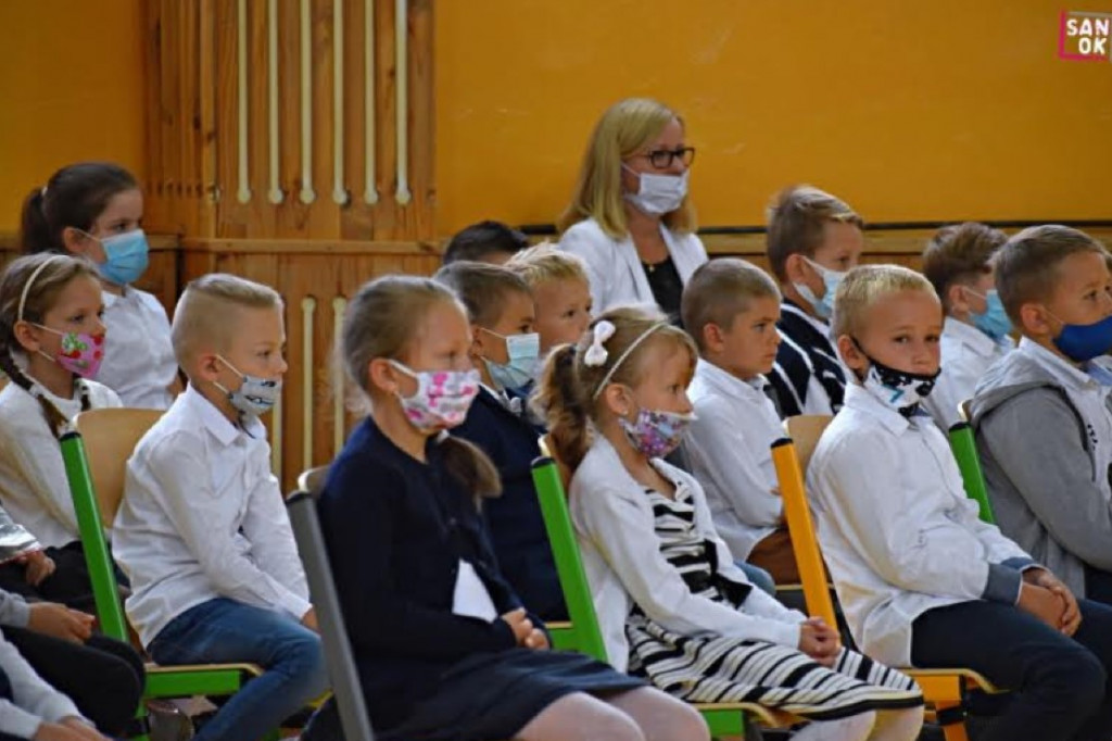 Sanockie szkoły rozpoczęły nowy rok szkolny w trybie stacjonarnym