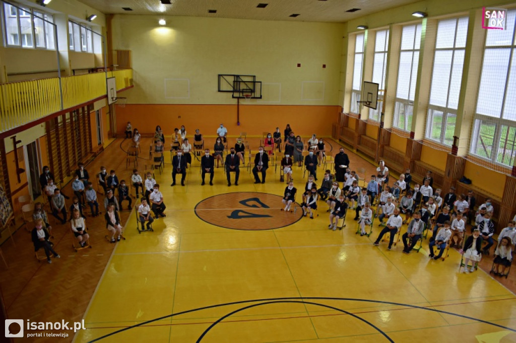 Sanockie szkoły rozpoczęły nowy rok szkolny w trybie stacjonarnym