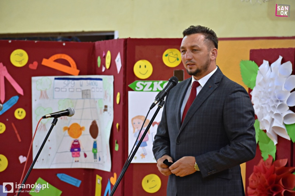Sanockie szkoły rozpoczęły nowy rok szkolny w trybie stacjonarnym