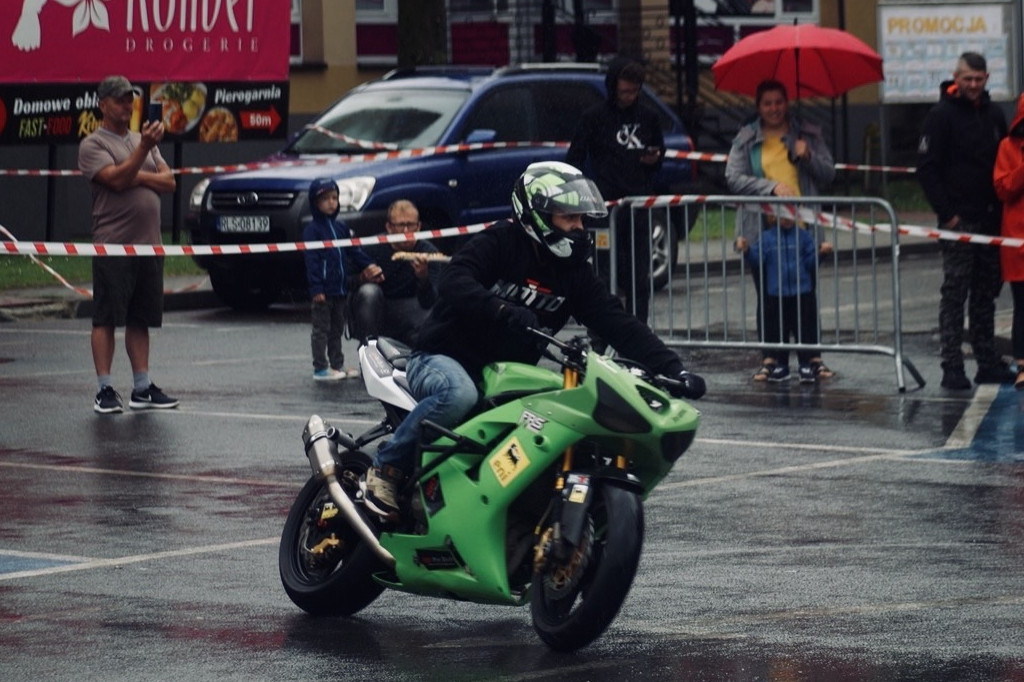 Coroczny pokaz motocyklowego stuntu