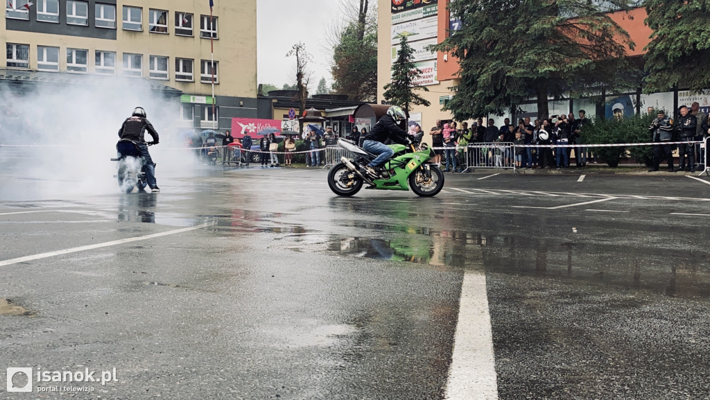 Coroczny pokaz motocyklowego stuntu