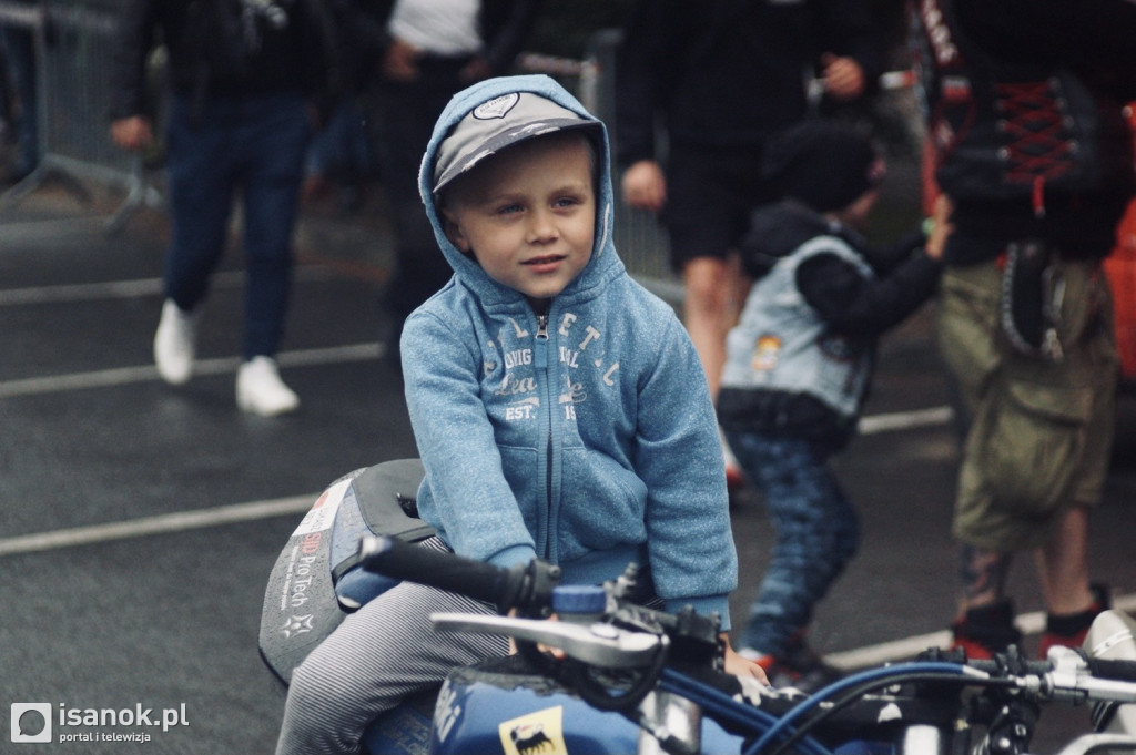 Coroczny pokaz motocyklowego stuntu