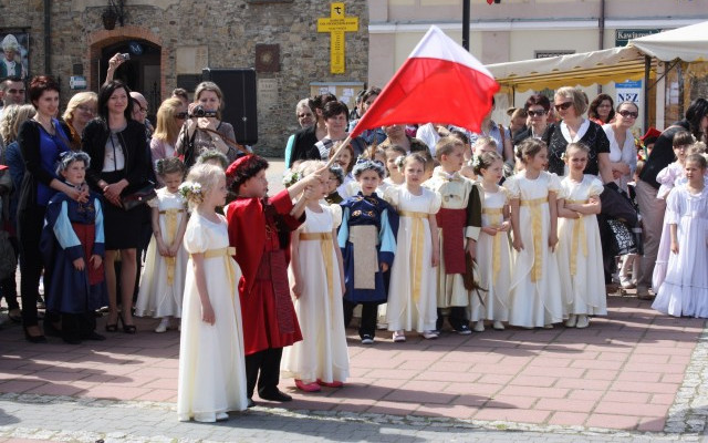 Biało-czerwono na rynku. Święto flagi w Sanoku