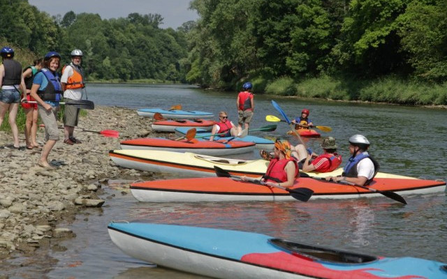 Pomysł na aktywne wakacje. Spływy kajakowe
