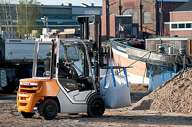 Najważniejsze elementy budowy wózka jezdniowego podnośnikowego